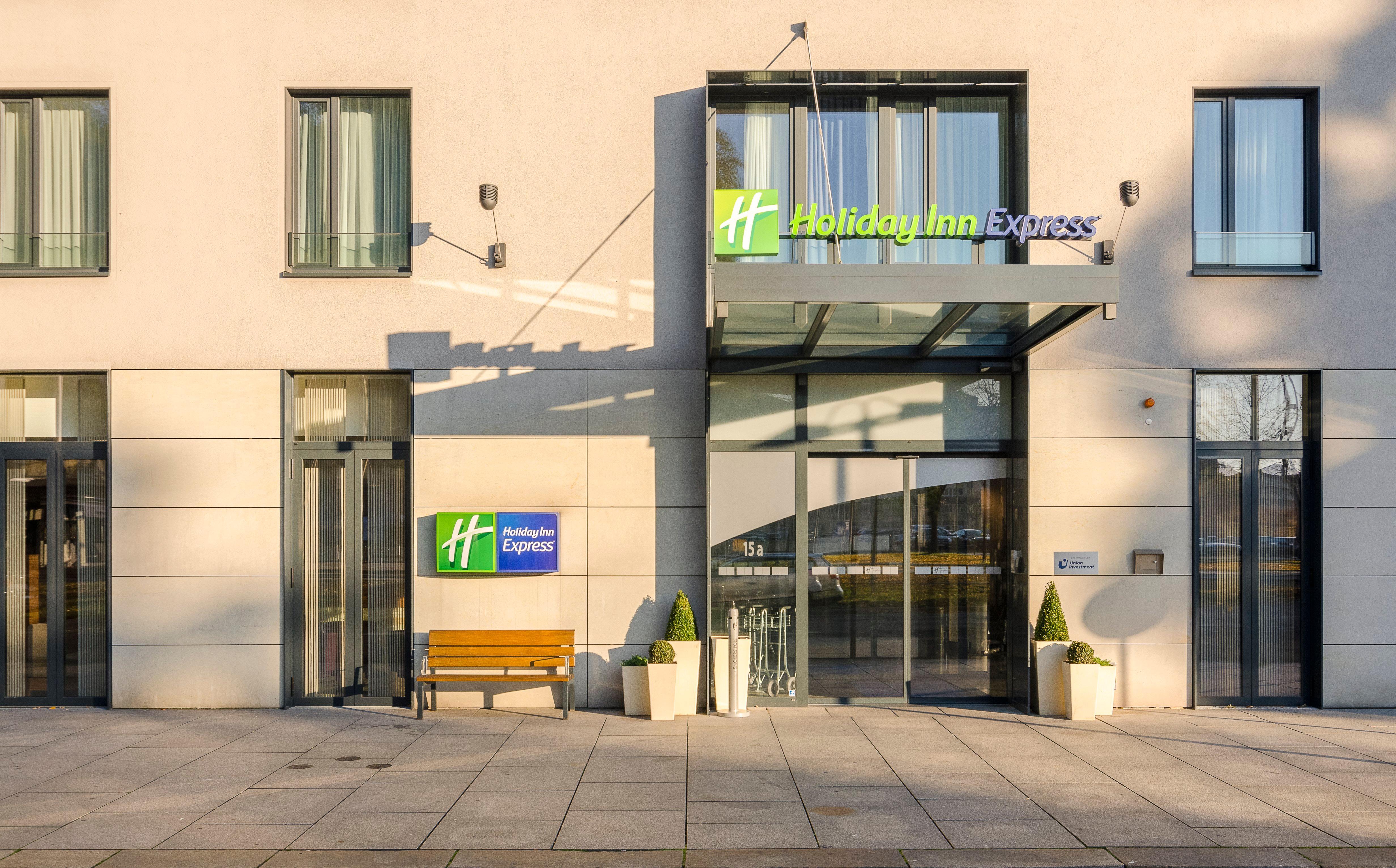 Holiday Inn Express Dresden City Centre Exterior photo